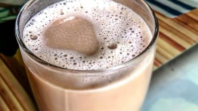 Photo of Домашний кофе латте с пенкой из молока, груши и малинового сорбета. Рецепт с фото