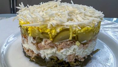 Photo of Слоеный салат из куриной грудки с морской капустой и плавленым сырком. Рецепт с фото